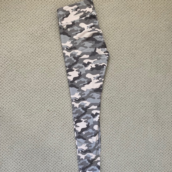 Fabletics Mid-Rise Powerhold Leggings - Picture 4 of 4